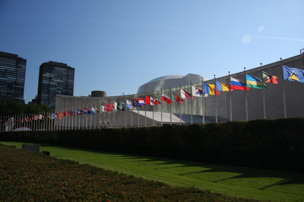 Un general assembly bldg flags scaled